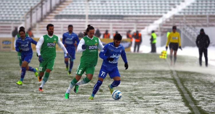 عبور استقلال از روی ماشین در زمین لغزنده/ صعود به بهترین جایگاه 