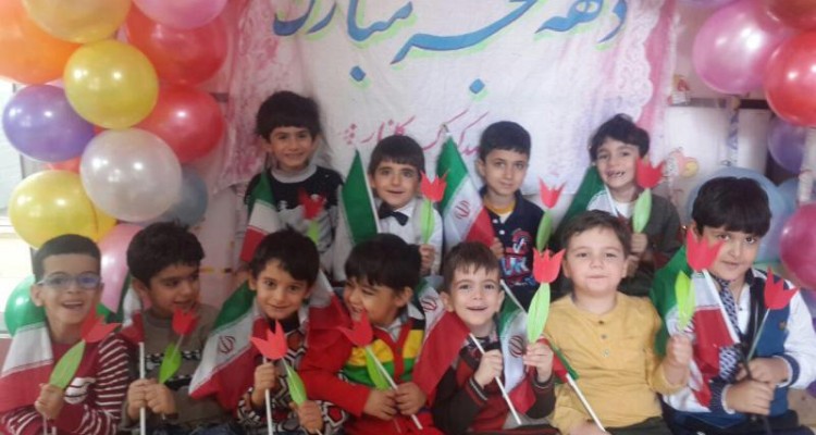 جشن انقلاب در مهدکودک گلنار و پانیذ شهر صحنه برگزار شد