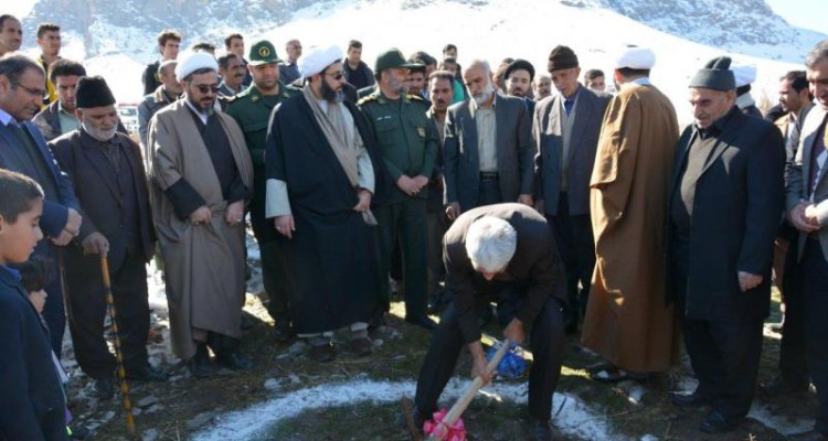 مسجد امام حسن مجتبی(ع) روستای عامله از توابع شهرستان صحنه کلنگ زنی شد + تصویر