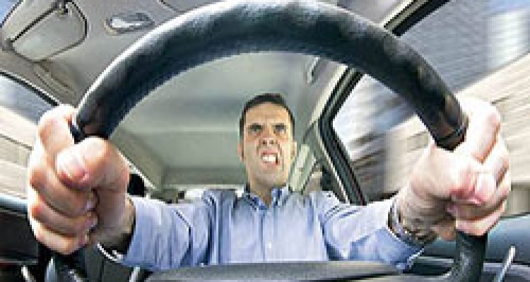  ۱۰ عادت غلط که ما را به یک راننده بد تبدیل می کند 