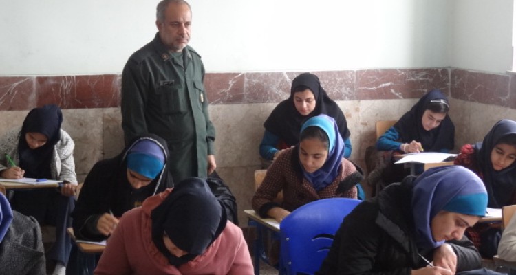 آزمون علمی بسیج دانش آموزی شهرستان صحنه در محل دبیرستان نمونه دولتی دخترانه تلاش انجام شد
