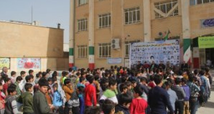 	دانش آموزان با تلاش در سنگر علم و دانش ادامه دهنده راه شهداء باشند 