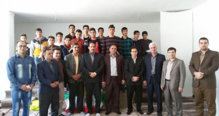 مراسم تجلیل ازورزشکاران دانش آموز شهرستان صحنه انجام شد + تصویر