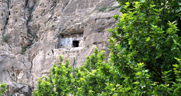  گور دخمه دوره مادها میزبان مهمانان نوروزی است