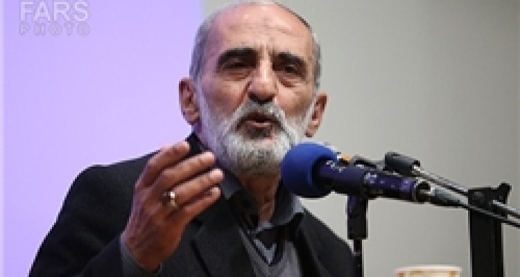 دولت در کلاس اقتصاد مقاومتی رفوزه شده است/ کنار بکشند هم به نفع ملت است هم به نفع خودشان