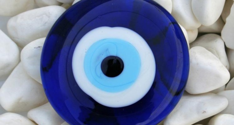  چشم‌زخم خرافه است یا واقعیت دارد 