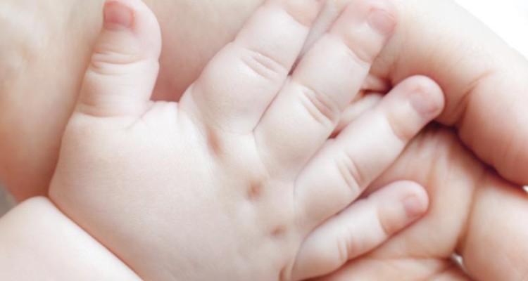  چگونه ناخن های نوزاد را کوتاه کنیم؟ 