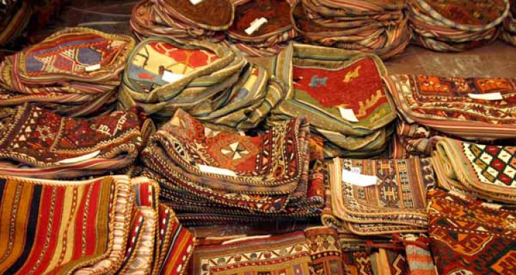 غرفه های صنایع دستی موجب تبادل فرهنگی مناطق مختلف می شود