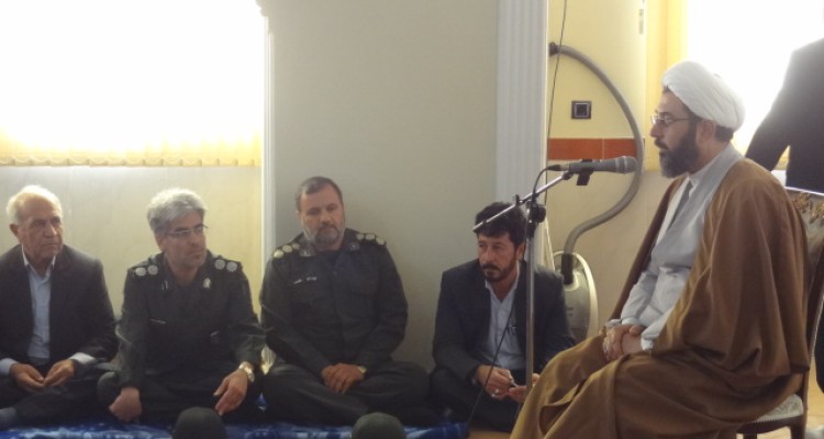جمعی از مسئولین ادارات شهرستان صحنه با امام جمعه این شهرستان دیدار کردند