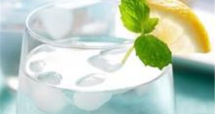	آب سرد در طب سنتی و دلایل مضر بودن آن 