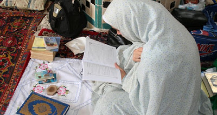 اعتکاف تنها یک عبادت نیست بلکه مجموعه‌ای از عبادت‌ها را به همراه دارد