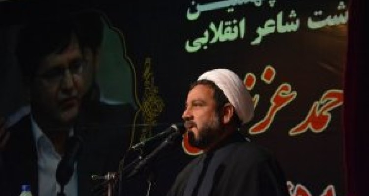 	سراسر اشعار احمد عزیزی مملو از معنویت و عرفان است 
