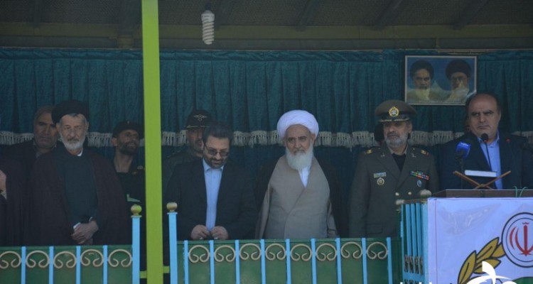 	استاندار کرمانشاه: تقویت بودجه دفاعی کشور باید از مهمترین اولویت ها باشد/ امام جمعه کرمانشاه: همه باید پاسدار اسلام باشیم/فرمانده قرارگاه منطقه‌ای غرب ارتش: ارتش آمادگی رزمی صد در صد برای مقابله با دشمنان را دارد 