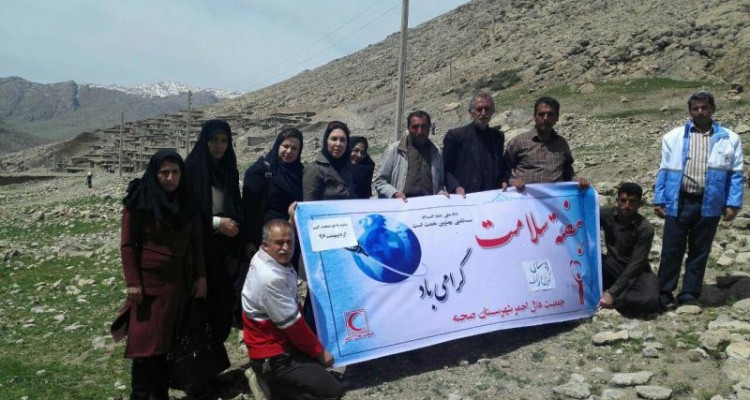 100 نفر از روستاییان کری زاغه دینور از خدمات کاروان سلامت بهره مند شدند