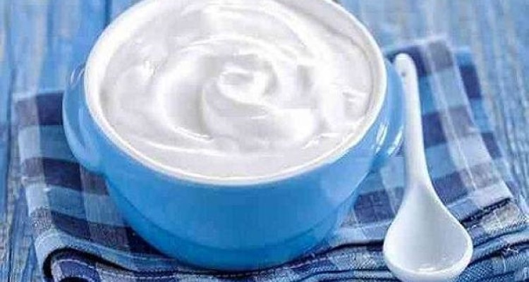 خوردن ماست به سلامت استخوان های سالمندان کمک می کند