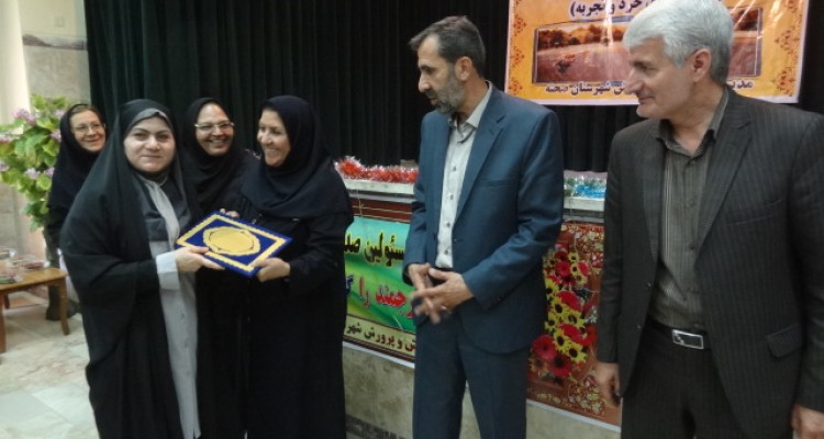 مراسم تجلیل و تکریم از فرهنگیان بازنشسته آموزش و پرورش شهرستان صحنه برگزار شد