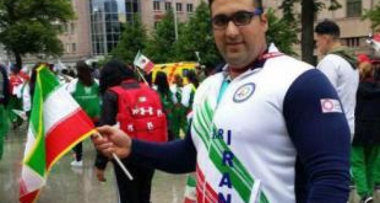 ورزشکار کرمانشاهی در ماده پرتاب چکش طلا گرفت/تقدیم مدال به شهدای مدافع حرم 