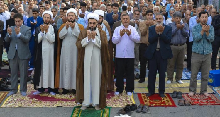  1000 برگ ذکر قنوت نماز عید فطر برای اقامه نماز فطر در صحنه آماده پخش است