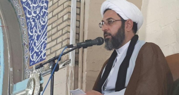  روحانی که دامنه نفوذ وتریبون دارد باید فعالیت سیاسی داشته باشد