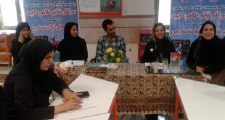 نشست ادبی دو پنجره در کرمانشاه برگزار شد 