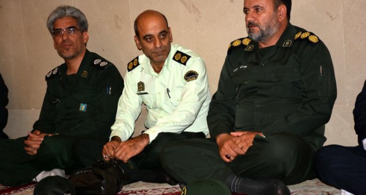  خادمین بارگاه ملکوتی امام رضا(ع) با خانواده شهدای شهرستان صحنه دیدار کردند