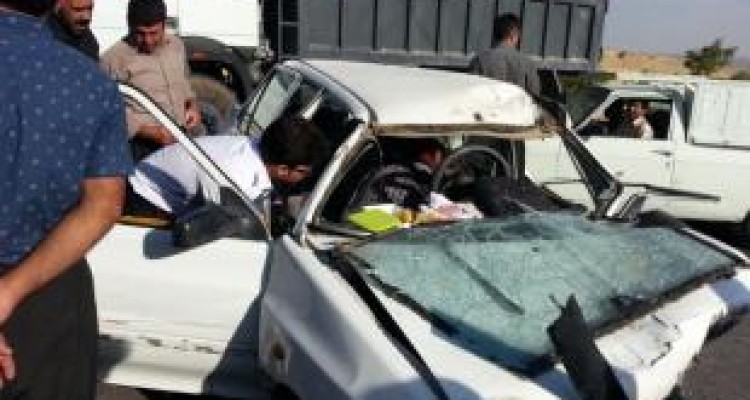 برخورد سواری پراید با تریلر درجاده اسلام آبادغرب 3 مصدوم برجای گذاشت+عکس 