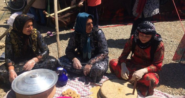  جشنواره ترخینه در روستای کرتویج علیا بخش دینور برگزار شد
