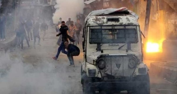 درگیری‌ها در «کشمیر» ۱۰ کشته و زخمی برجا گذاشت