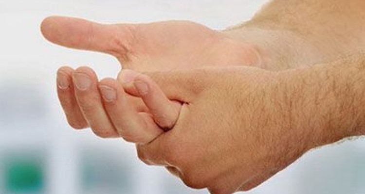  همه چیز درباره عرق کردن کف دست و پا