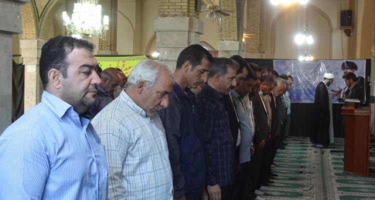 نماز عید قربان به امامت حجت الاسلام زارعی در صحنه اقامه شد