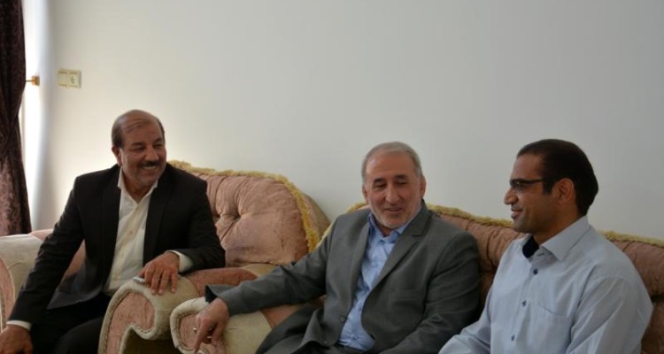 مدیرکل ورزش و جوانان استان کرمانشاه با سفر به شهرستان صحنه از قهرمان جهان " علی حیدری پور" تجلیل کرد + تصویر