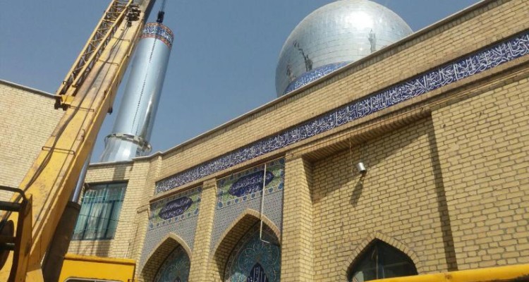 مراحل نصب گلدسته جدید مسجد امام خمینی(ره) شهر صحنه
