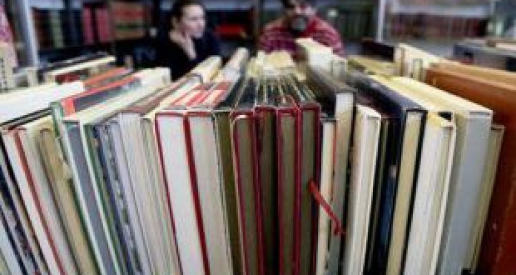 شعر عنصری ارزشمند برای ترویج فرهنگ کتابخوانی است 
