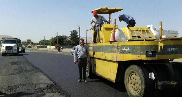 خیابان سازی وعملیات آسفالت ریزی خیابان ها ومعابرهای شهر میانراهان در حال انجام است