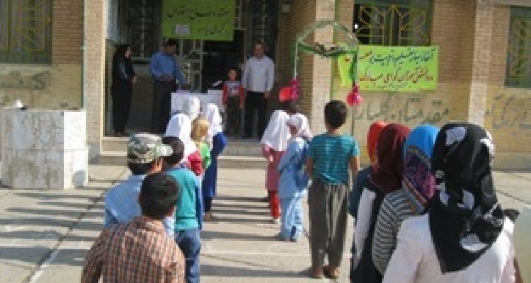  مراسم جشن شکوفه ها در مدارس منطقه دینور برگزار شد
