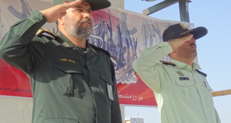 	مراسم صبحگاه مشترک نیروهای نظامی و انتظامی در صحنه برگزار شد 