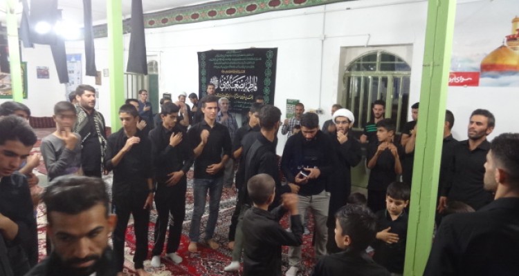 مراسم شب نهم محرم در روستای علی گرزان شهرستان صحنه برگزار شد