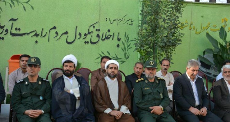 مراسم صبحگاه مشترک نیروهای نظامی و انتظامی در صحنه برگزار شد