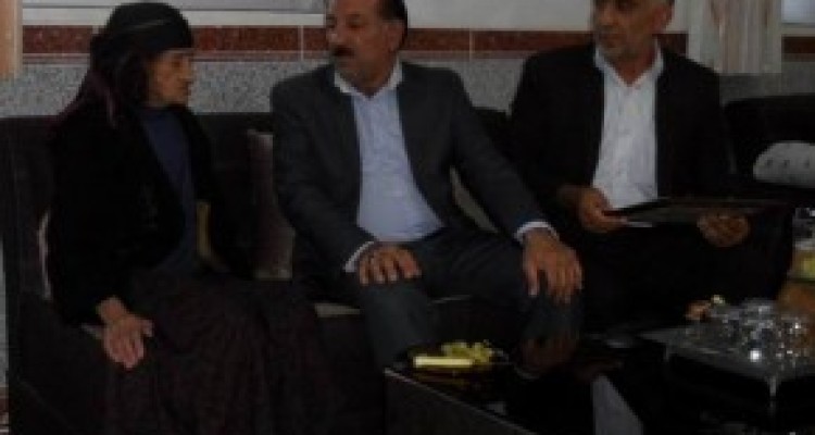 دیدار و سرکشی از دو خانواده شهید شهرستان صحنه انجام شد