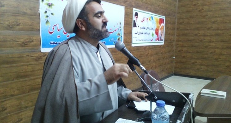مسلمان باید نسبت به گناه کار ((اشداء علی الکفار)) باشد/امروز امت رسول خدا باید غیرت دینی و غیرت نظامی داشته باشد