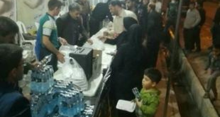 توزیع 6هزار وعده غذای گرم بین زائرین اربعین حسینی در اسلام آبادغرب 