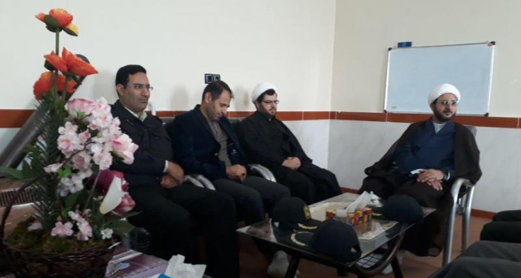 فرماندهی و جمعی از پرسنل نیروی انتظامی صحنه با امام جمعه این شهرستان دیدار کردند + تصویر