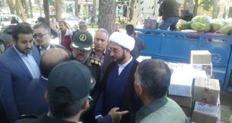 جمعی از مسئولین از پایگاه های جمع آوری کمک های مردمی شهرستان صحنه بازدید کردند