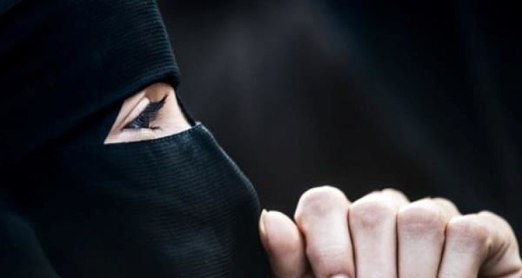 اجرای قانون پوشاندن صورت موقتاً در «کبک» تعلیق شد
