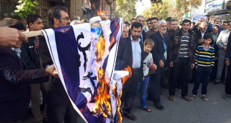 فریاد مرگ بر آمریکا و مرگ بر اسرائیل در صحنه طنین انداز شد 