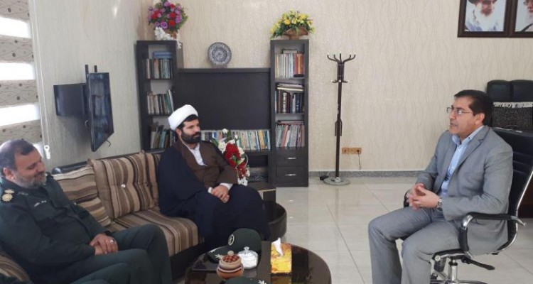 فرماندهی و جمعی از پایوران سپاه ناحیه شهرستان صحنه با شهردار صحنه دیدارکردند