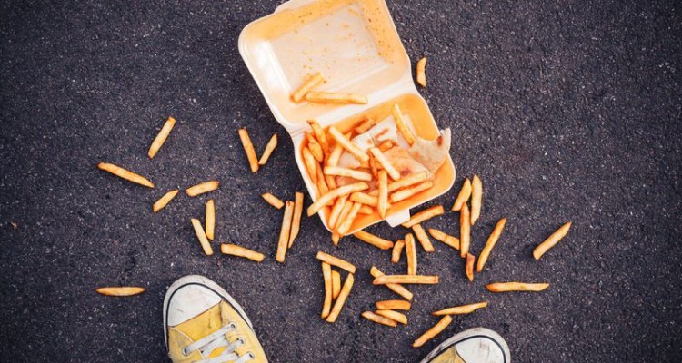 قانون ۵ ثانیه درباره تمیزی غذاهای بر زمین افتاده، غلط است