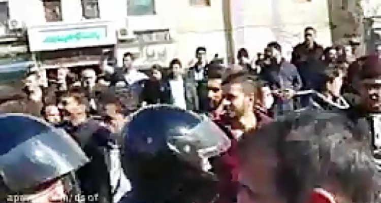 مطالبه سپرده گذاران موسسات مالی از دولت در کرمانشاه