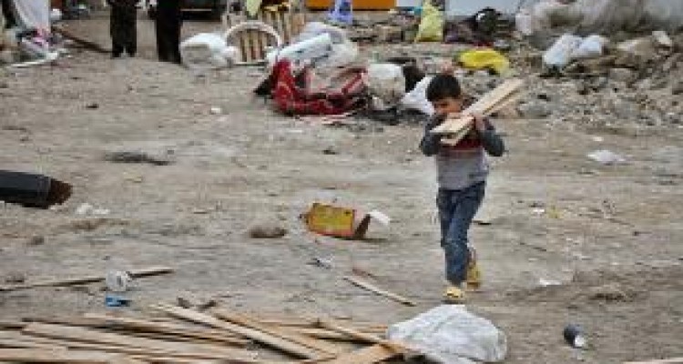 بازدید اساتید دانشگاه علوم پزشکی کرمانشاه از مناطق زلزله زده 