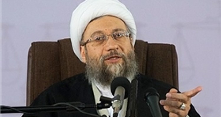 موافق بستن همه پیام‌رسان ها نیستیم